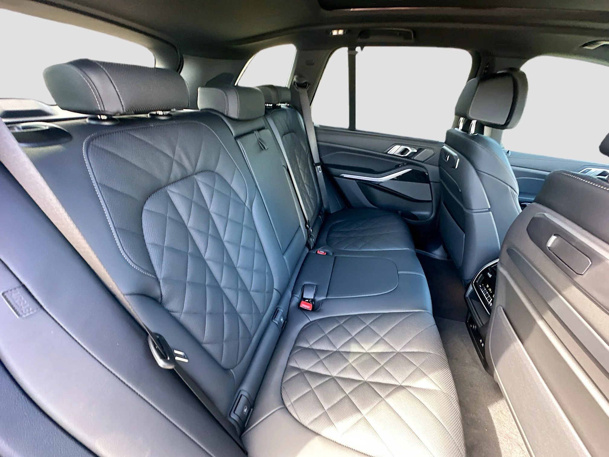 2026 BMW X5 M60i - Photo 22