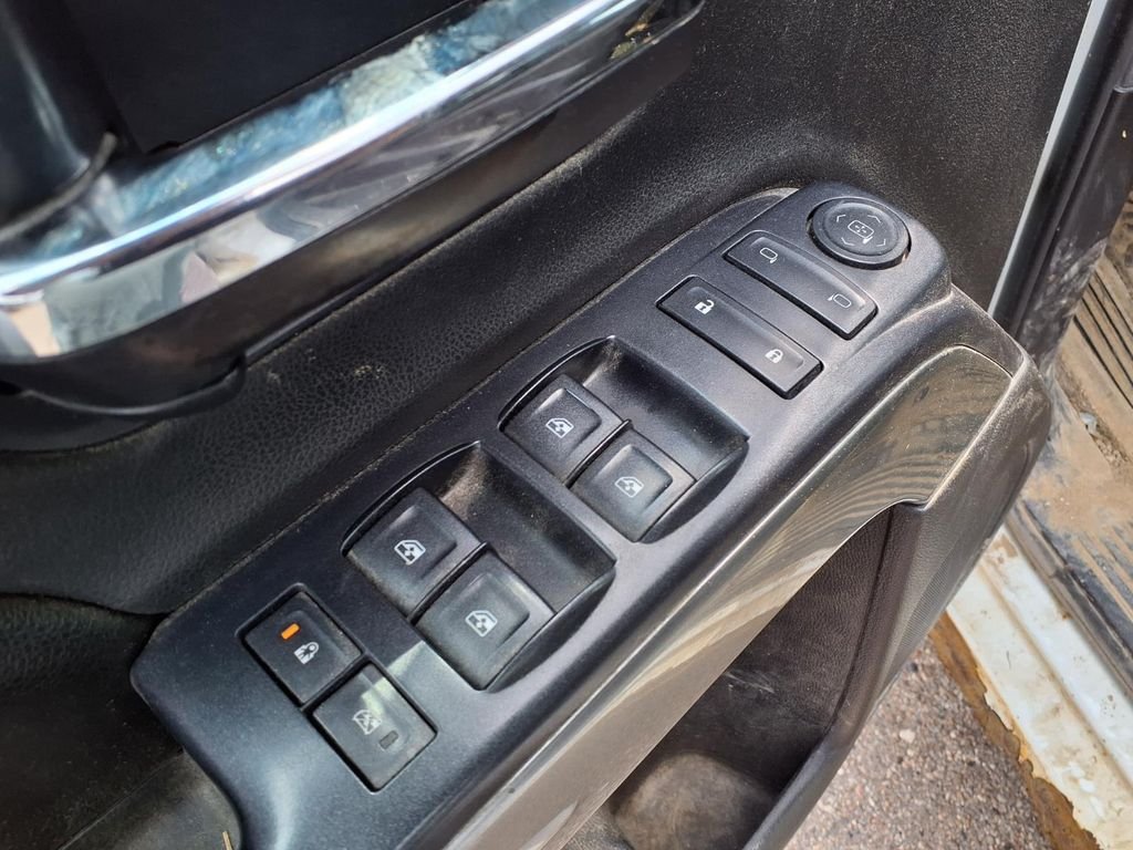 Used 2014 White Chevrolet LT image 11