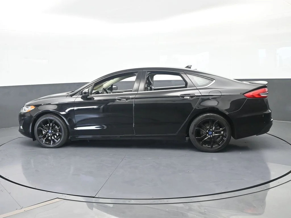 Used 2019 Ford Fusion SE with VIN 3FA6P0HD9KR161484 for sale in Miami Lakes, FL