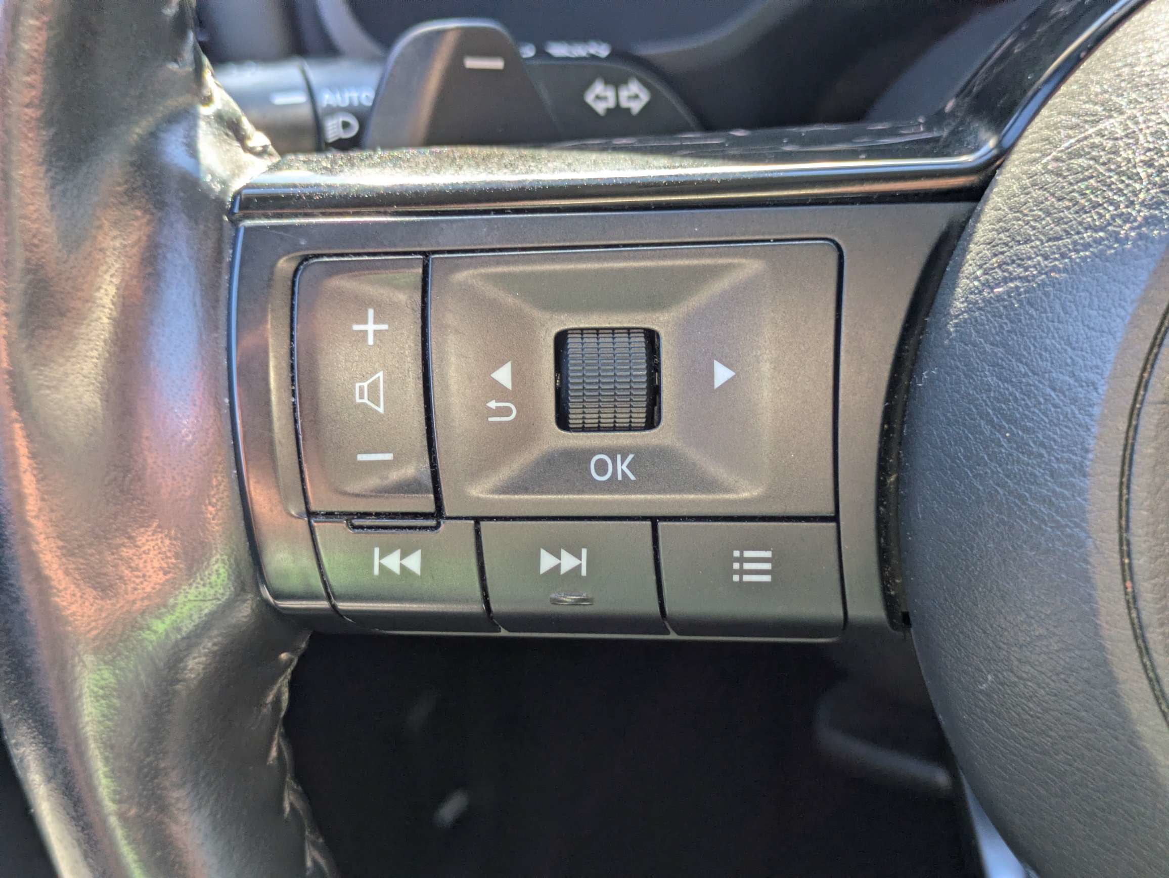 Used 2021 Red Nissan SV image 22