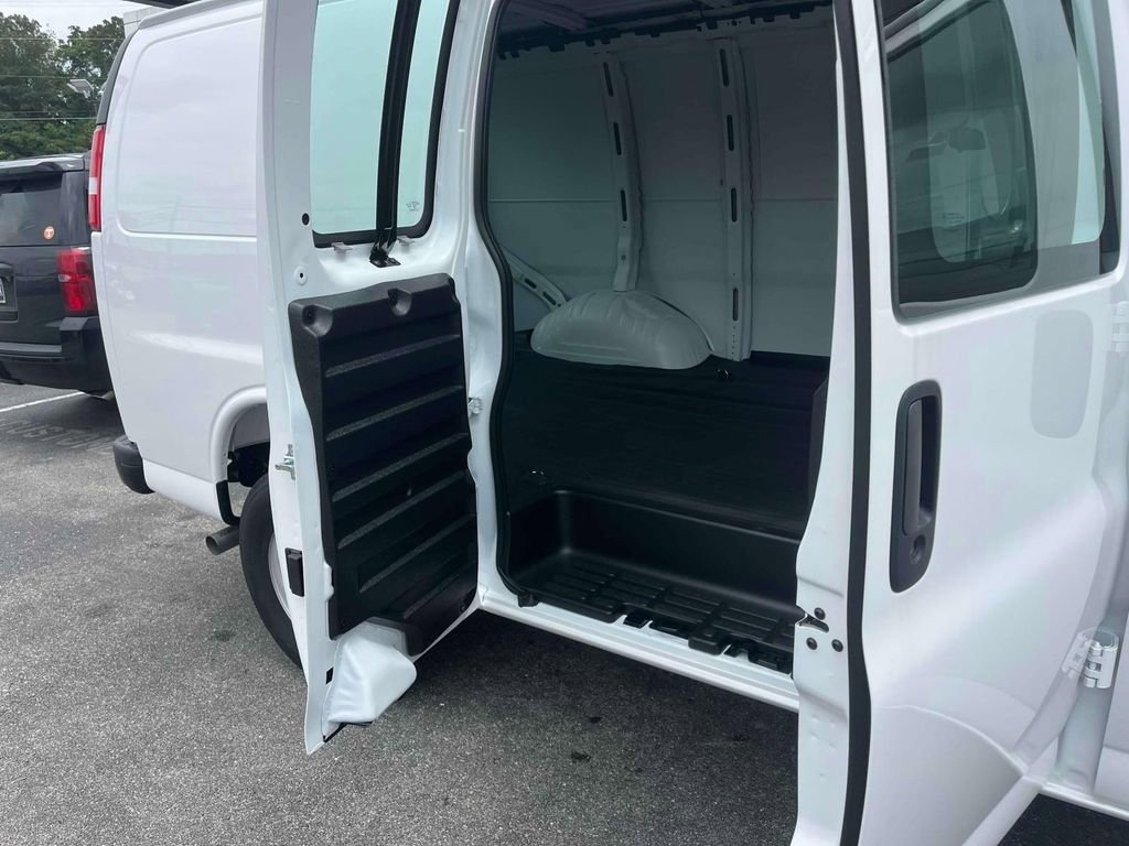 2025 GMC Savana Cargo Work Van - Photo 16