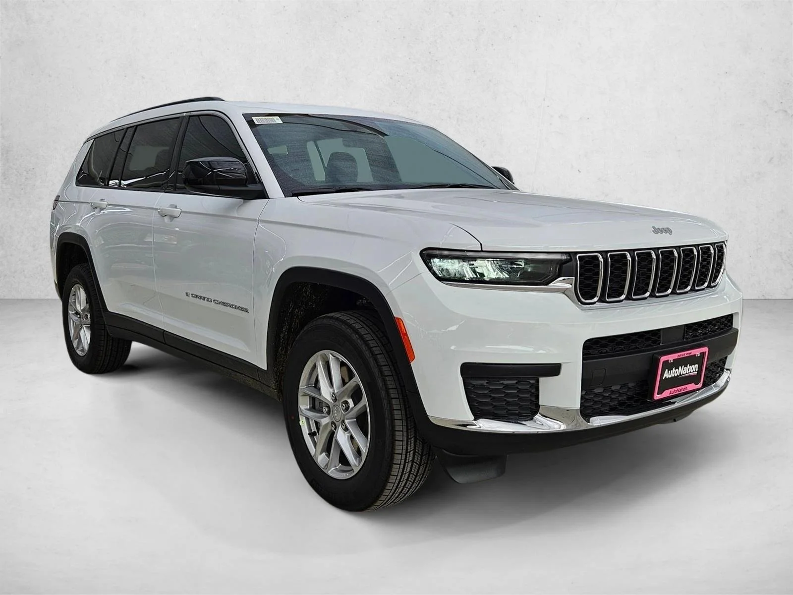 New 2026 Bright White Clear-Coat Exterior Paint Jeep Laredo X image 7