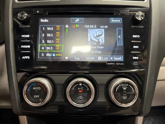Used 2018 Green Subaru 2.5i Premium image 38