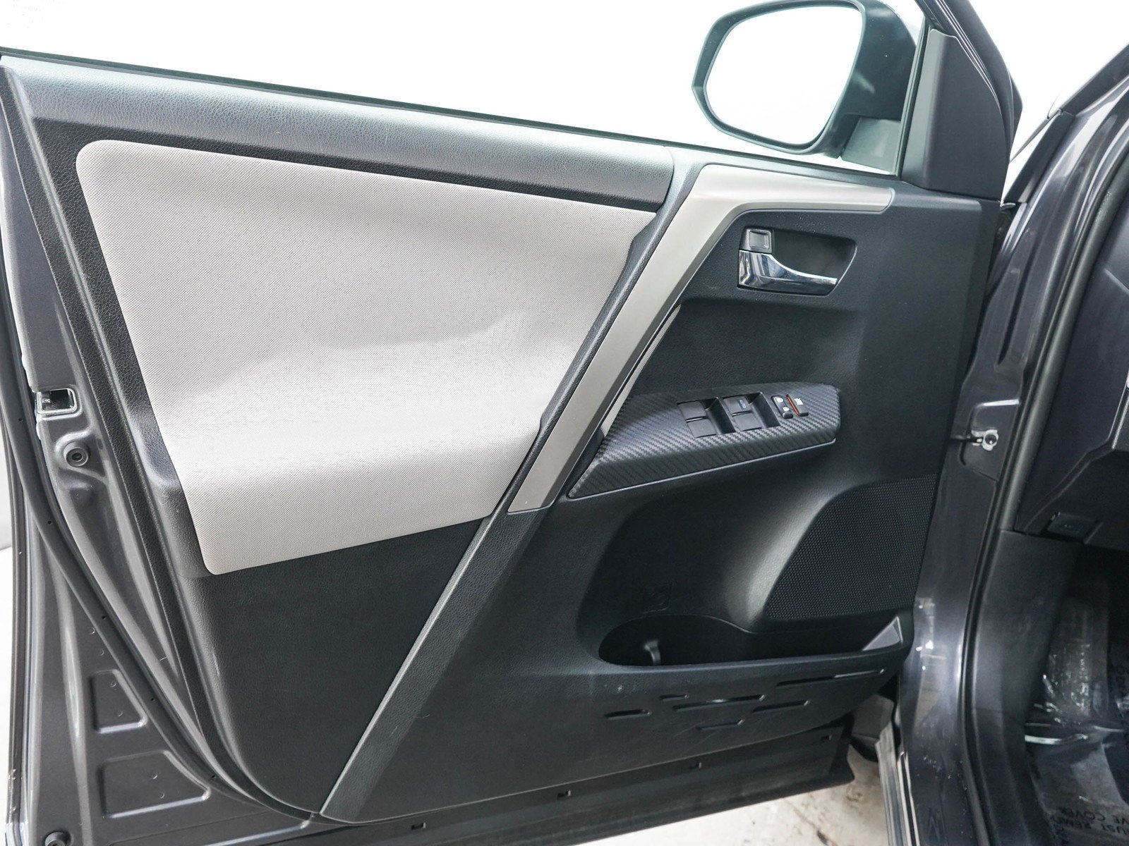 Used 2015 Magnetic Gray Metallic Toyota Xle image 20