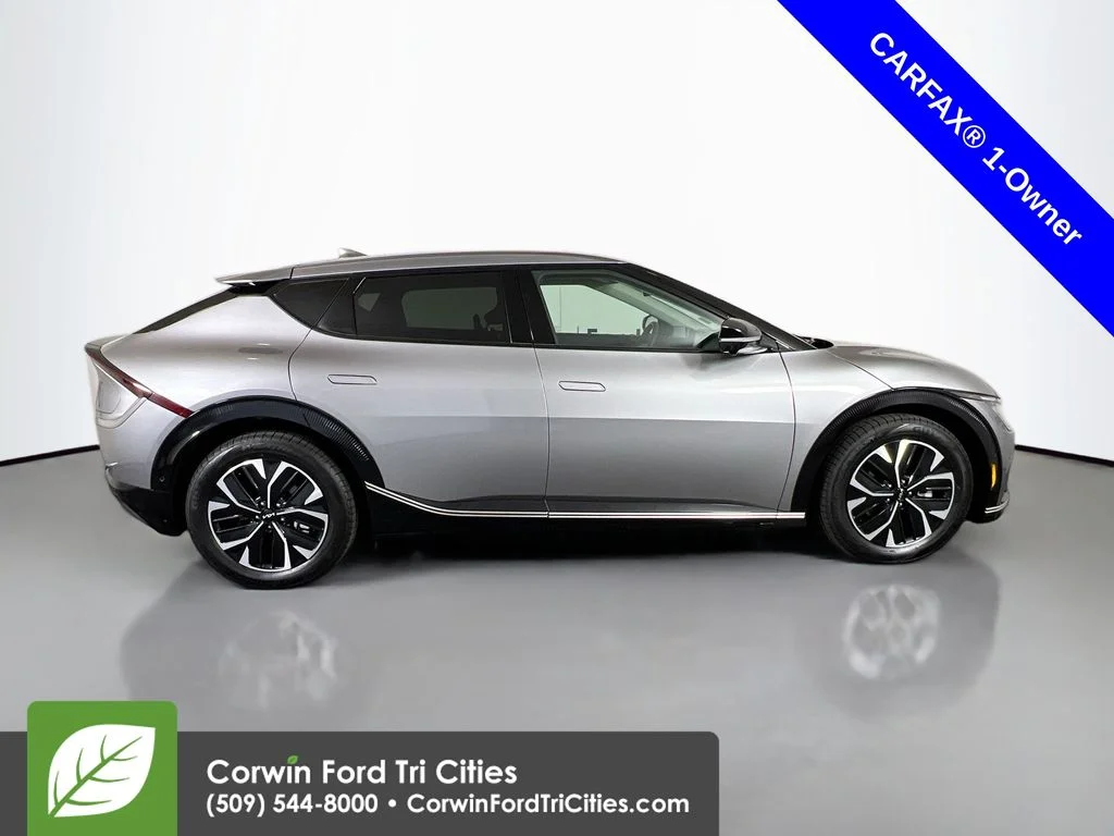 Used 2024 Gray Kia Wind image 19