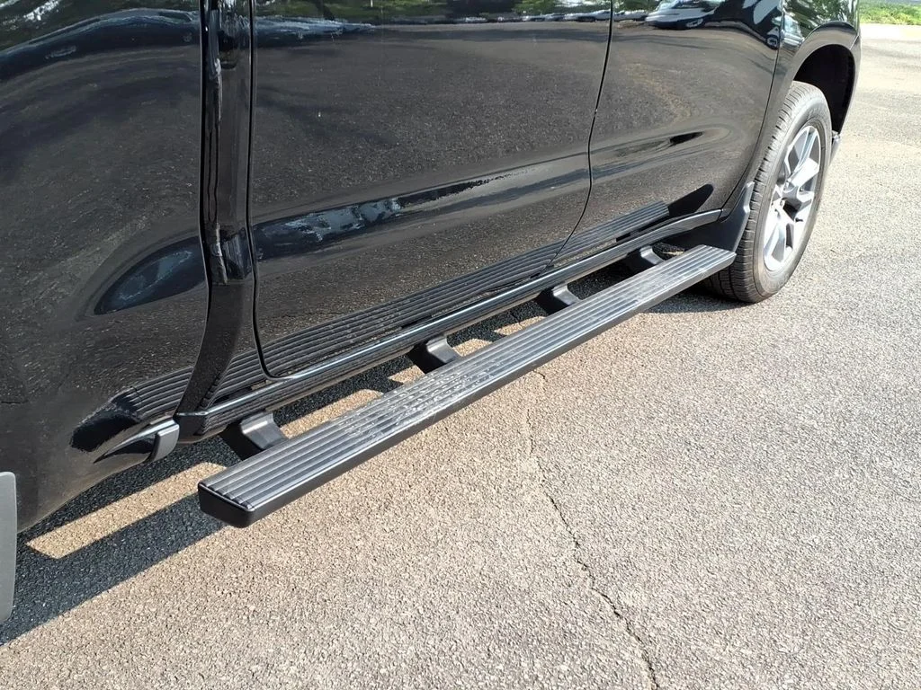 Used 2025 Black Chevrolet LT image 34