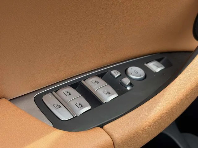 Used 2023 Gray BMW sDrive30i image 18