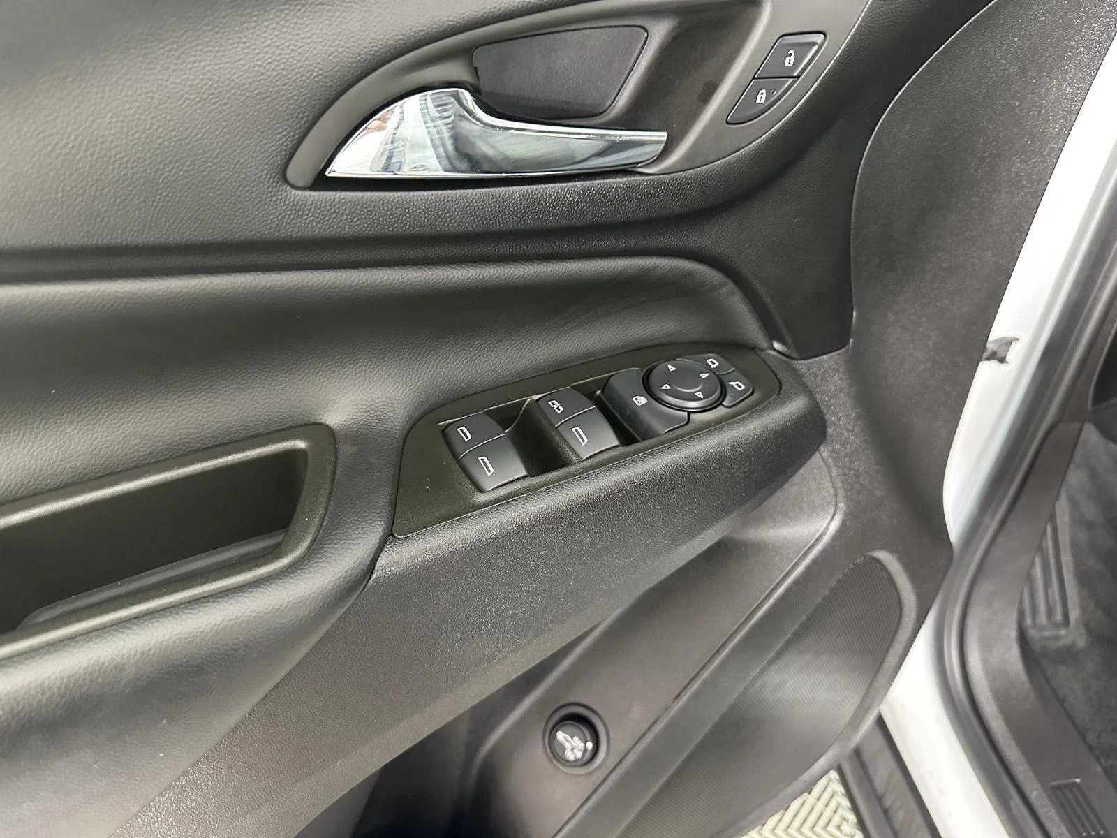 Used 2024 Summit White Chevrolet LT image 16