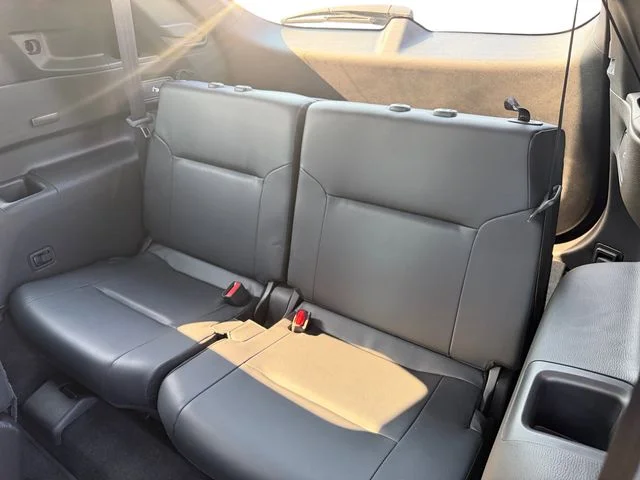 Used 2024 Silver Mitsubishi SE image 10