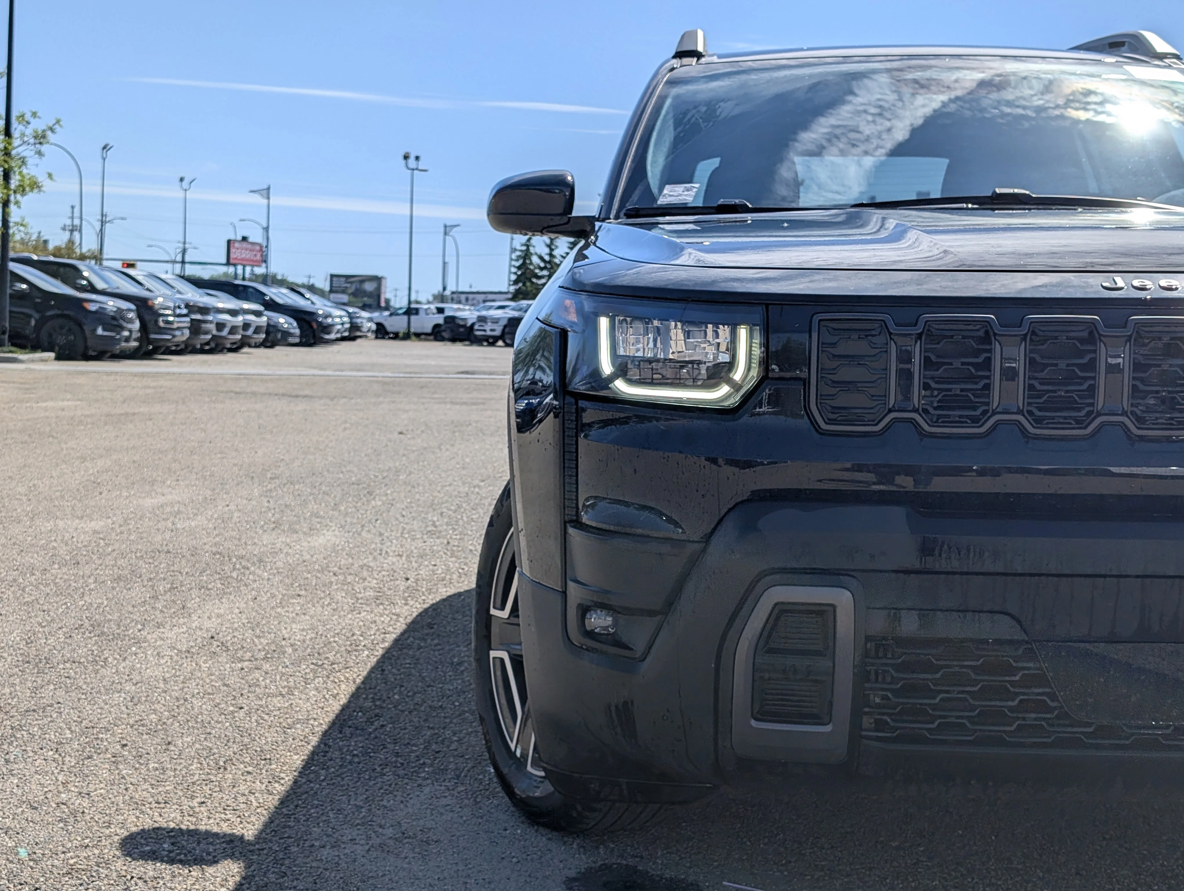 New 2026 Diamond Black Crystal Pearl Jeep Laredo image 11