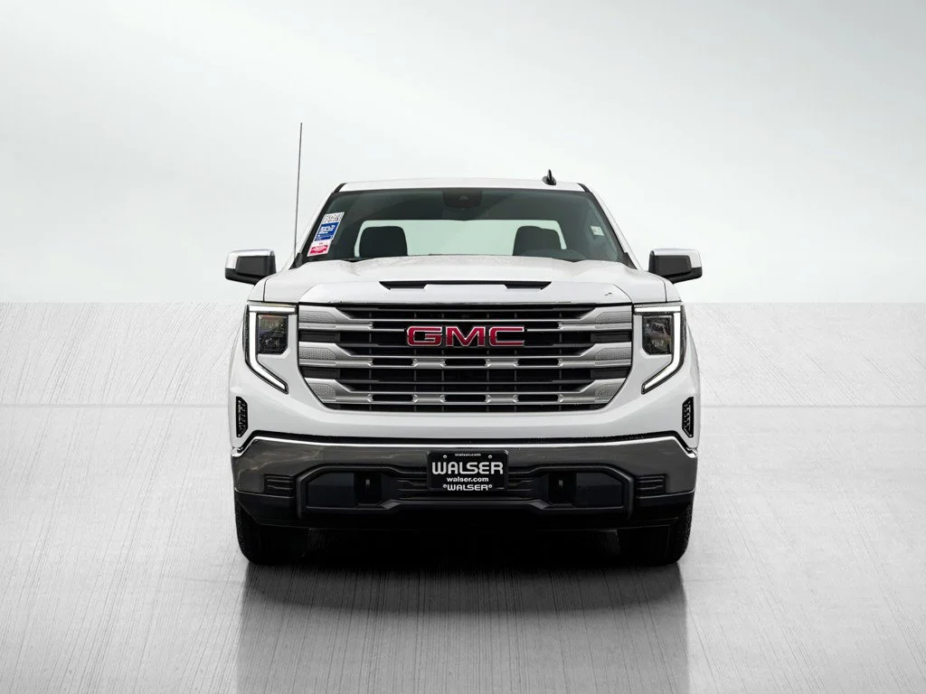 New 2026 Summit White GMC SLE image 2