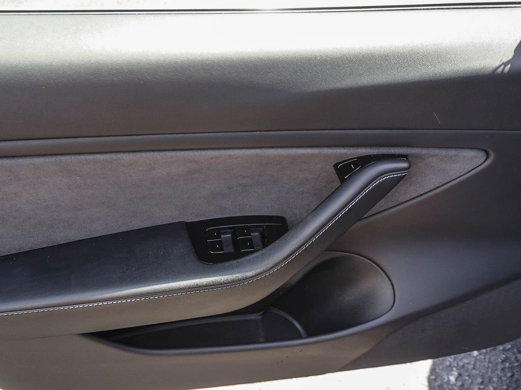 Used 2019 Solid Black Tesla Standard Range Plus image 17