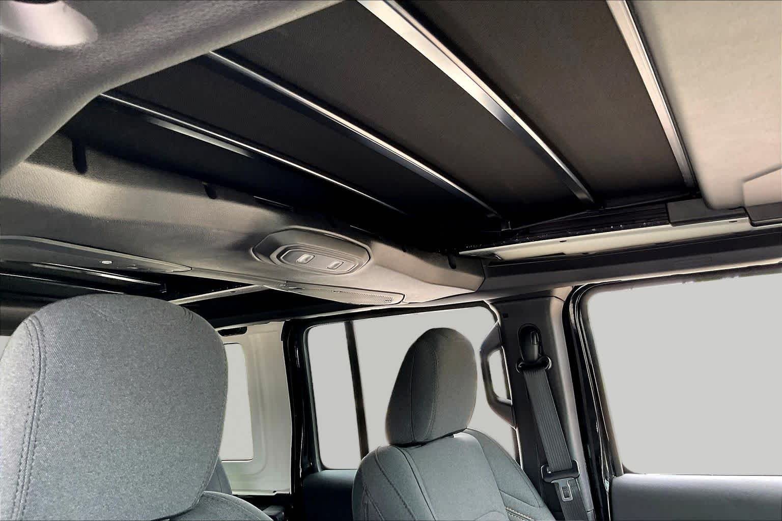 Used 2025 Black Clearcoat Jeep Sahara image 13