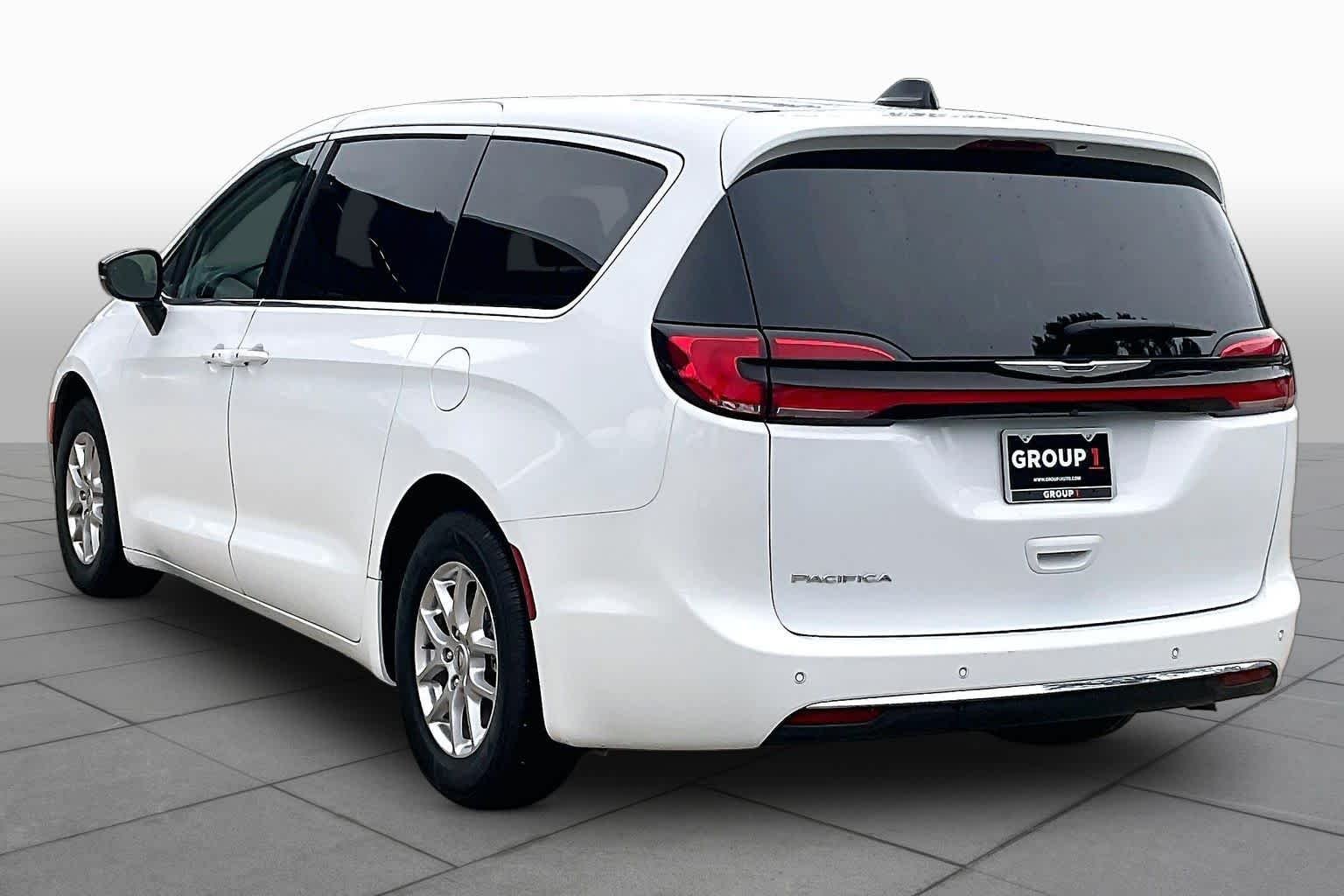 Used 2024 Bright White Clearcoat Chrysler Touring L image 12