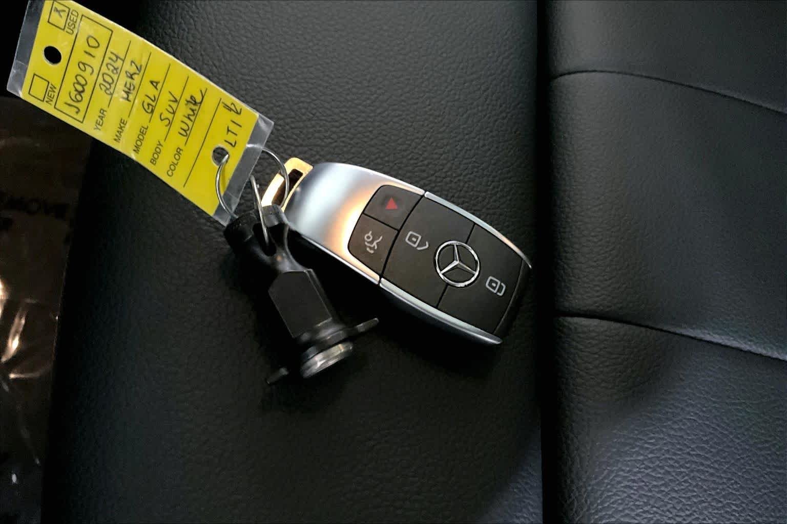 Used 2024 Digital White Metallic Mercedes-Benz GLA 250 image 15