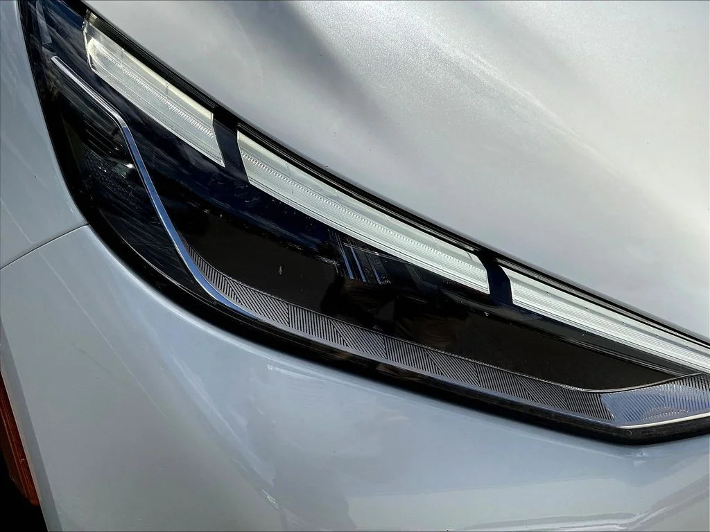 Used 2023 White INFINITI LUXE image 34