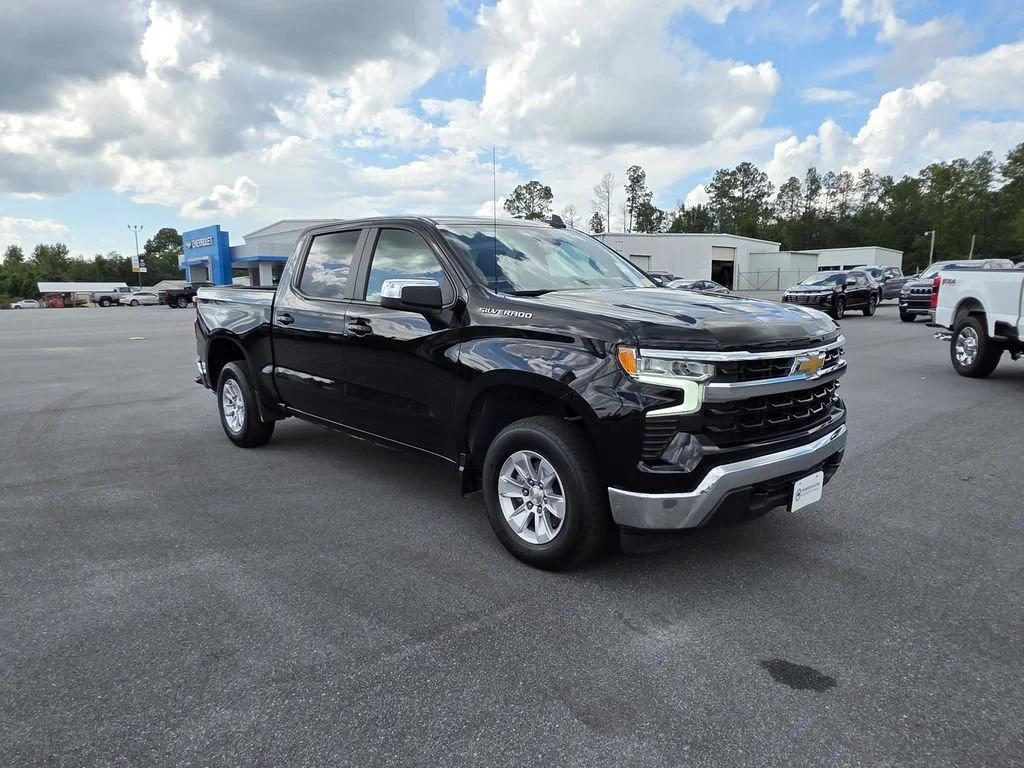 Used 2025 Black Chevrolet LT image 7
