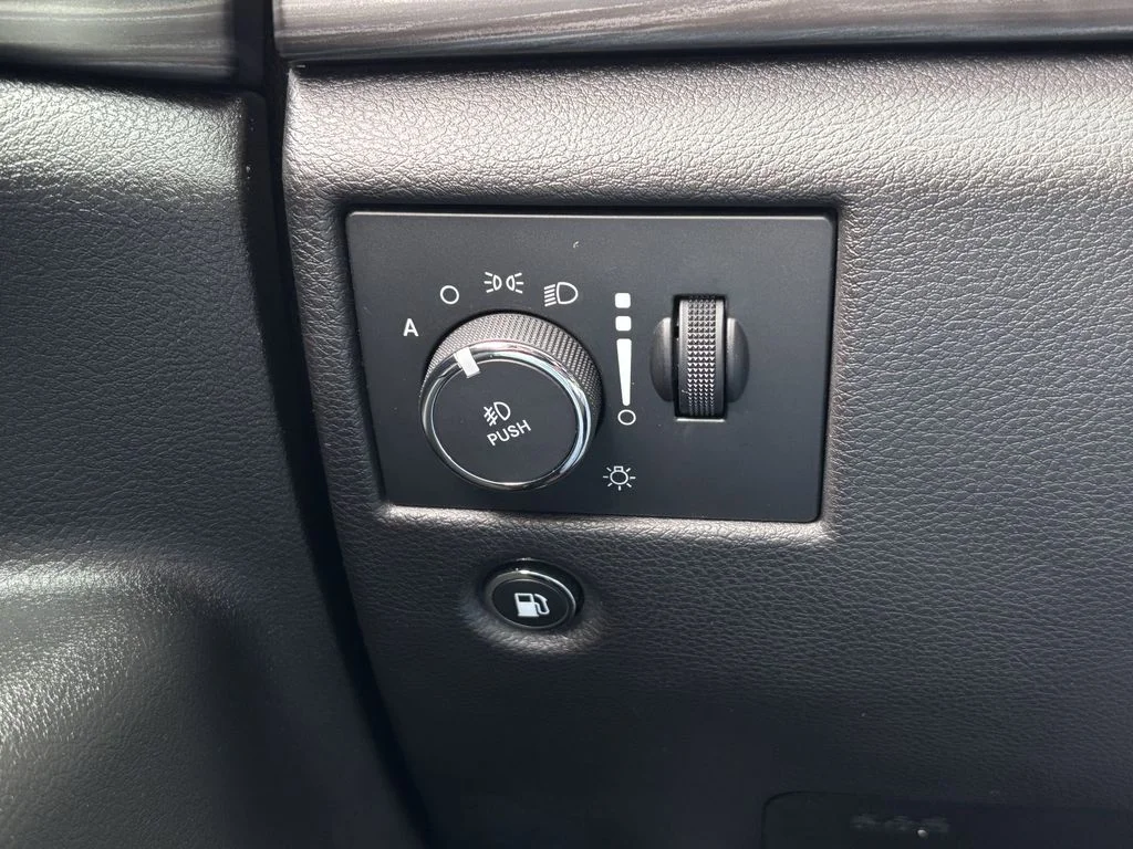 Used 2021 Red Jeep Laredo X image 27