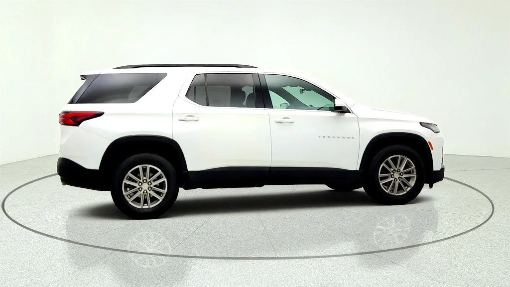 Used 2023 Summit White Chevrolet AWD 4dr LT Leather image 4