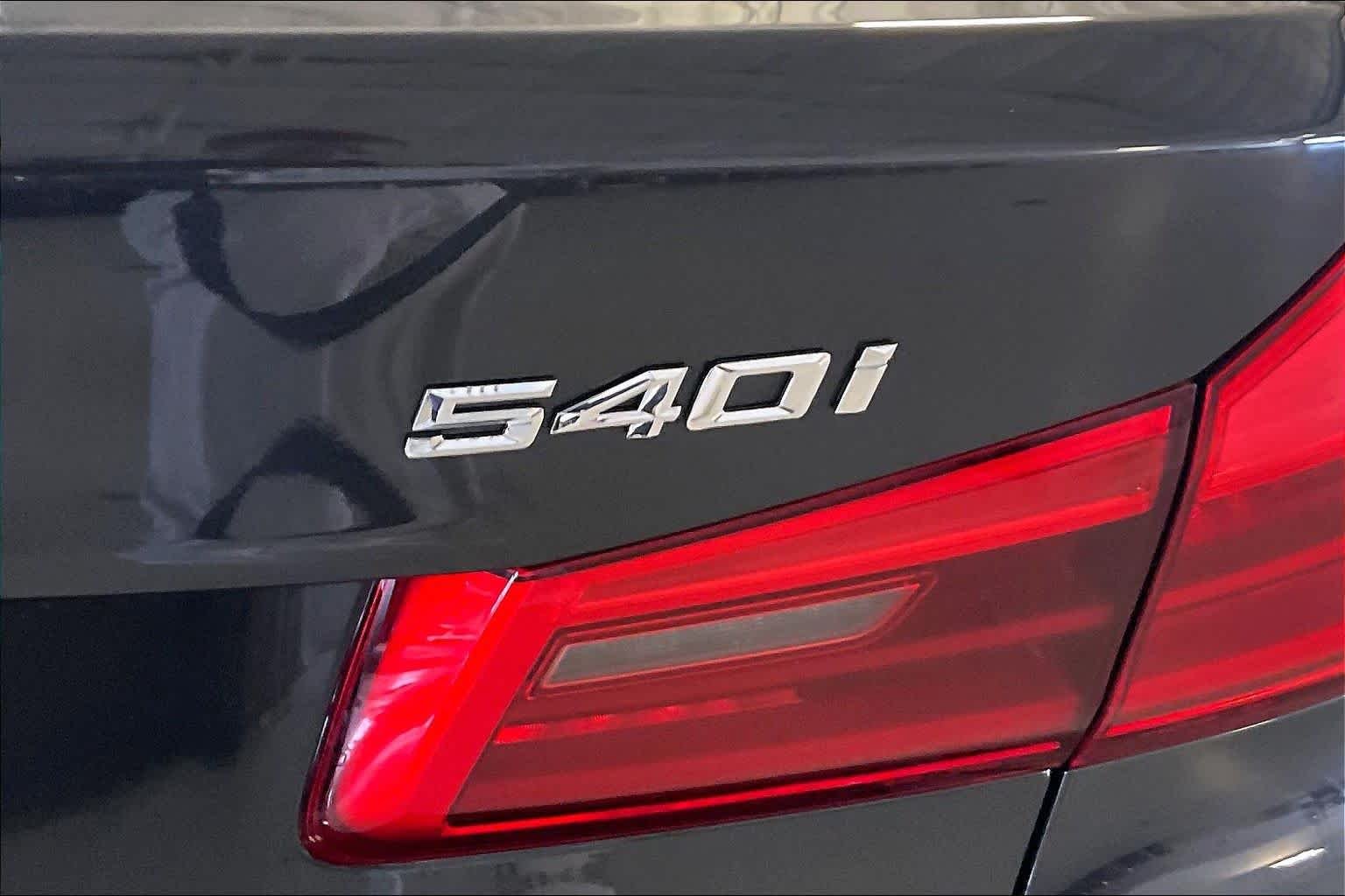 Used 2020 Dark Graphite Metallic BMW 540i image 30