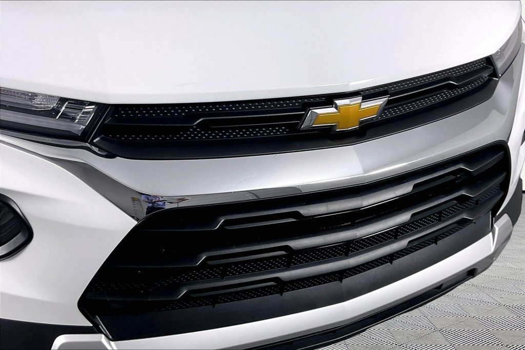 Used 2023 White Chevrolet LT image 28
