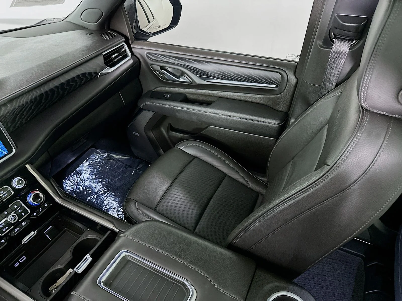Used 2024 Onyx Black GMC Denali image 25