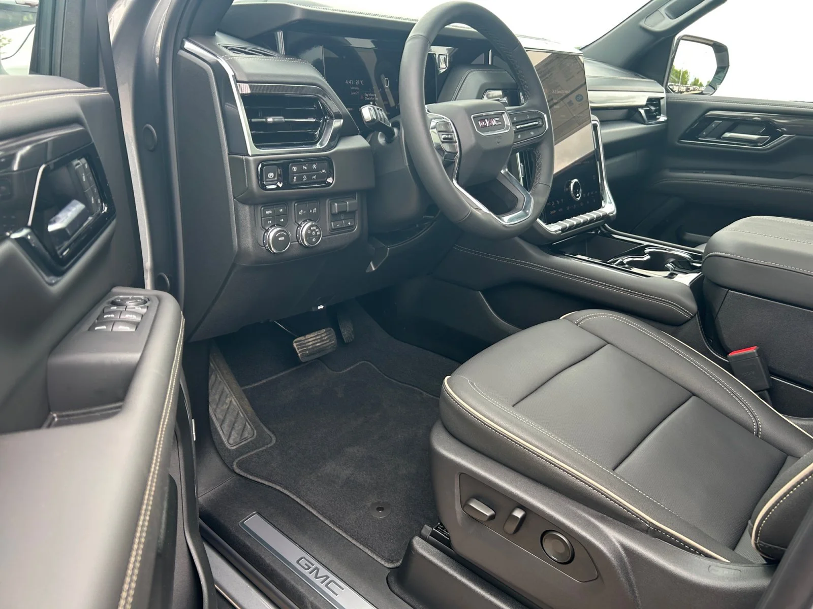 New 2026 Sterling Metallic GMC Elevation image 14