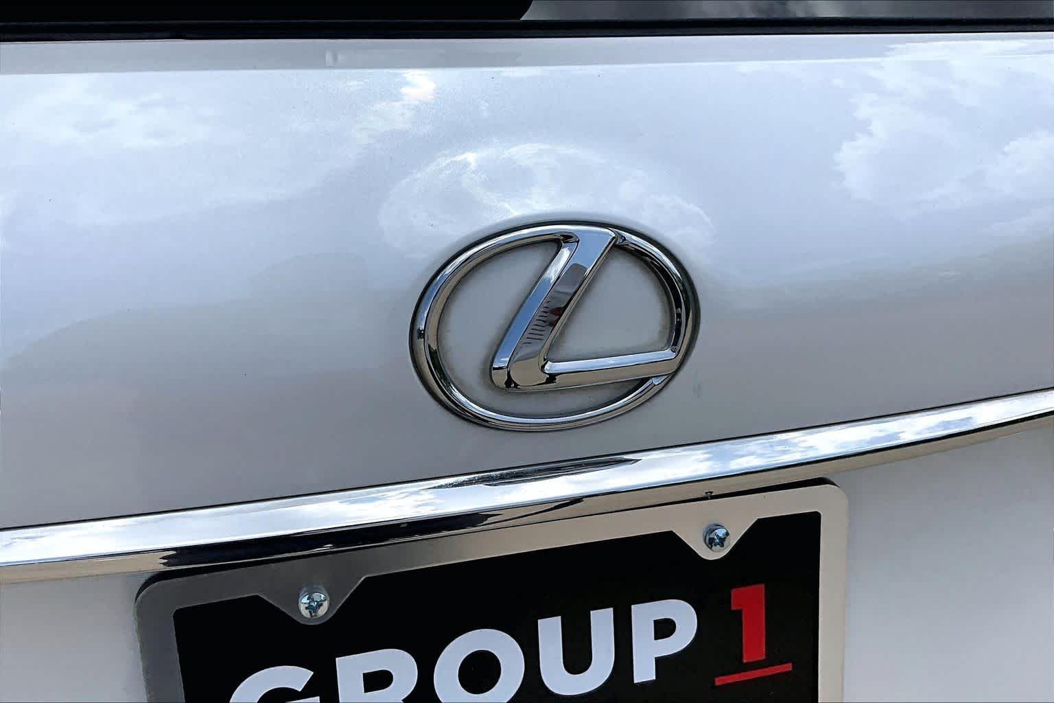 Used 2016 Eminent White Pearl Lexus  image 31