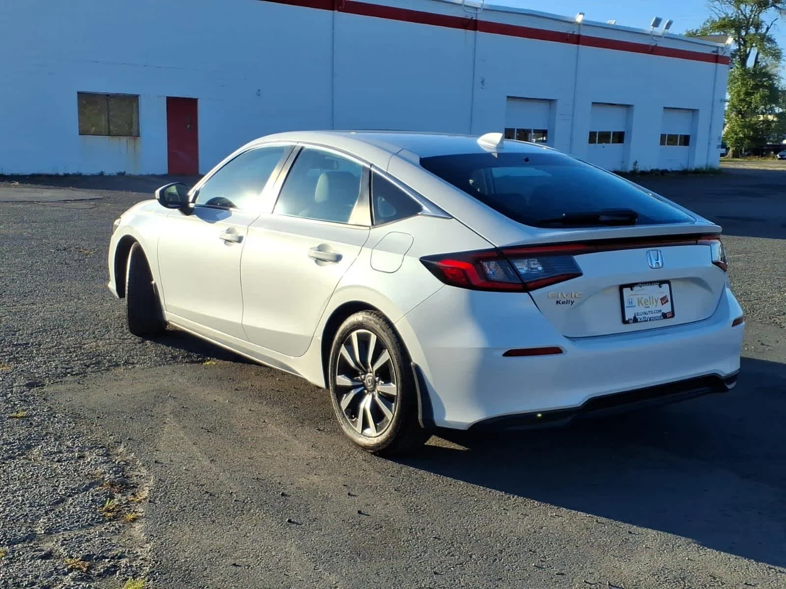 Certified Used 2024 Platinum White Pearl Honda EX-L image 4