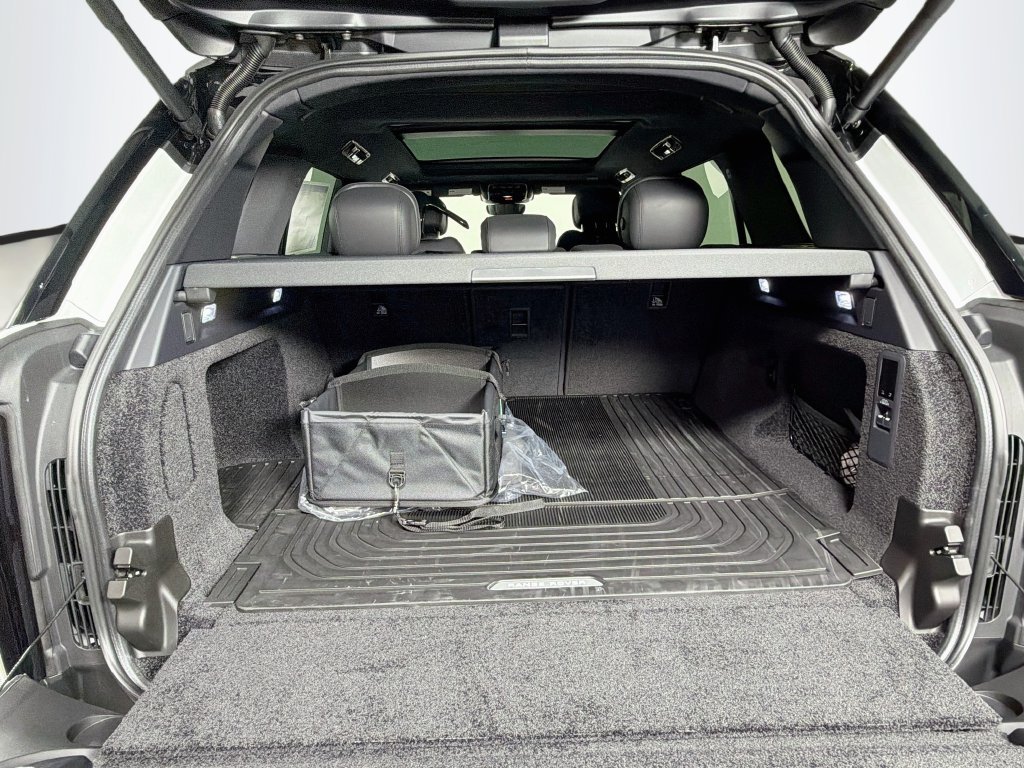 New 2027 Fuji White Land Rover SE image 28