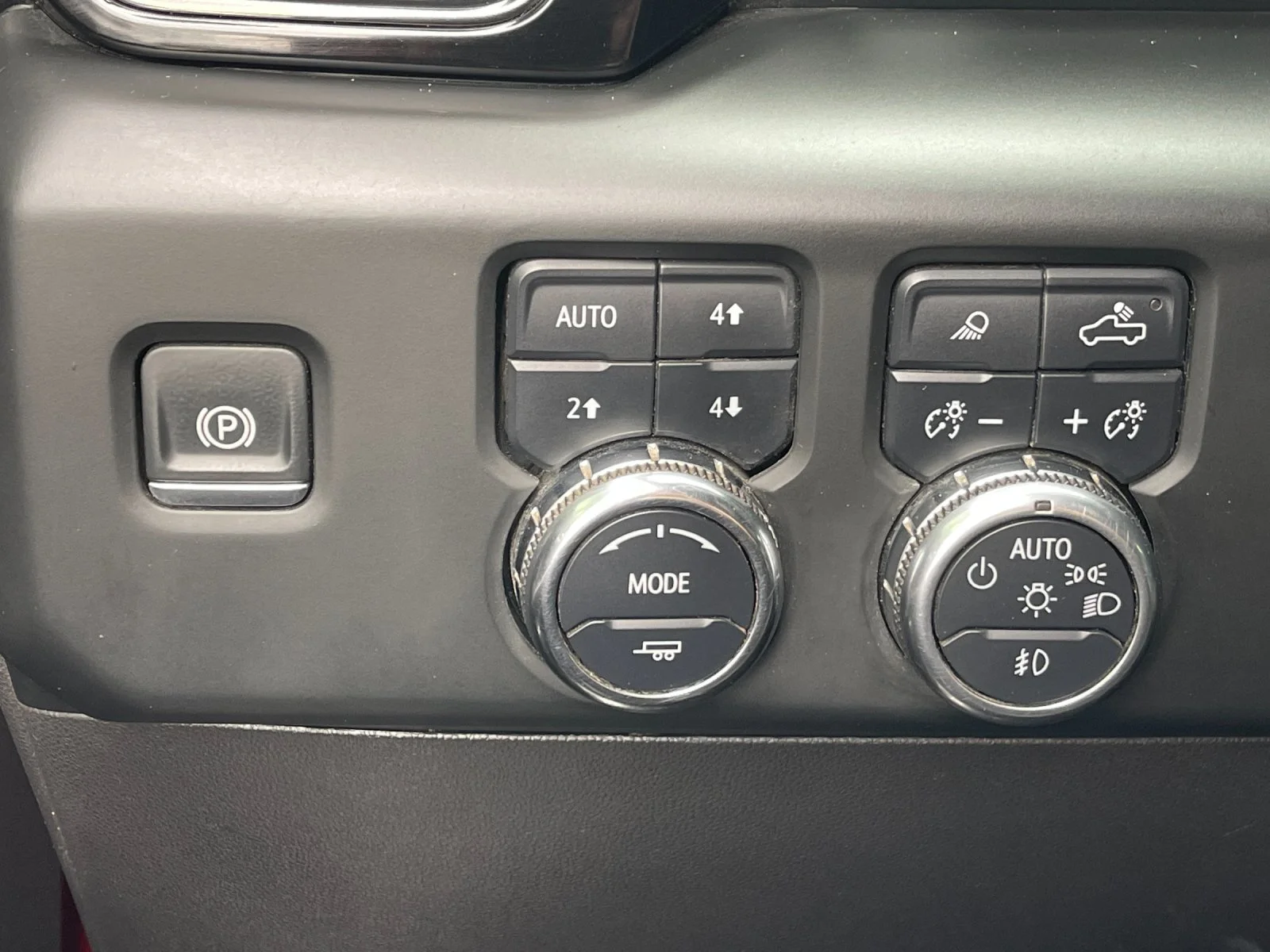 Used 2024 Red GMC AT4 image 31