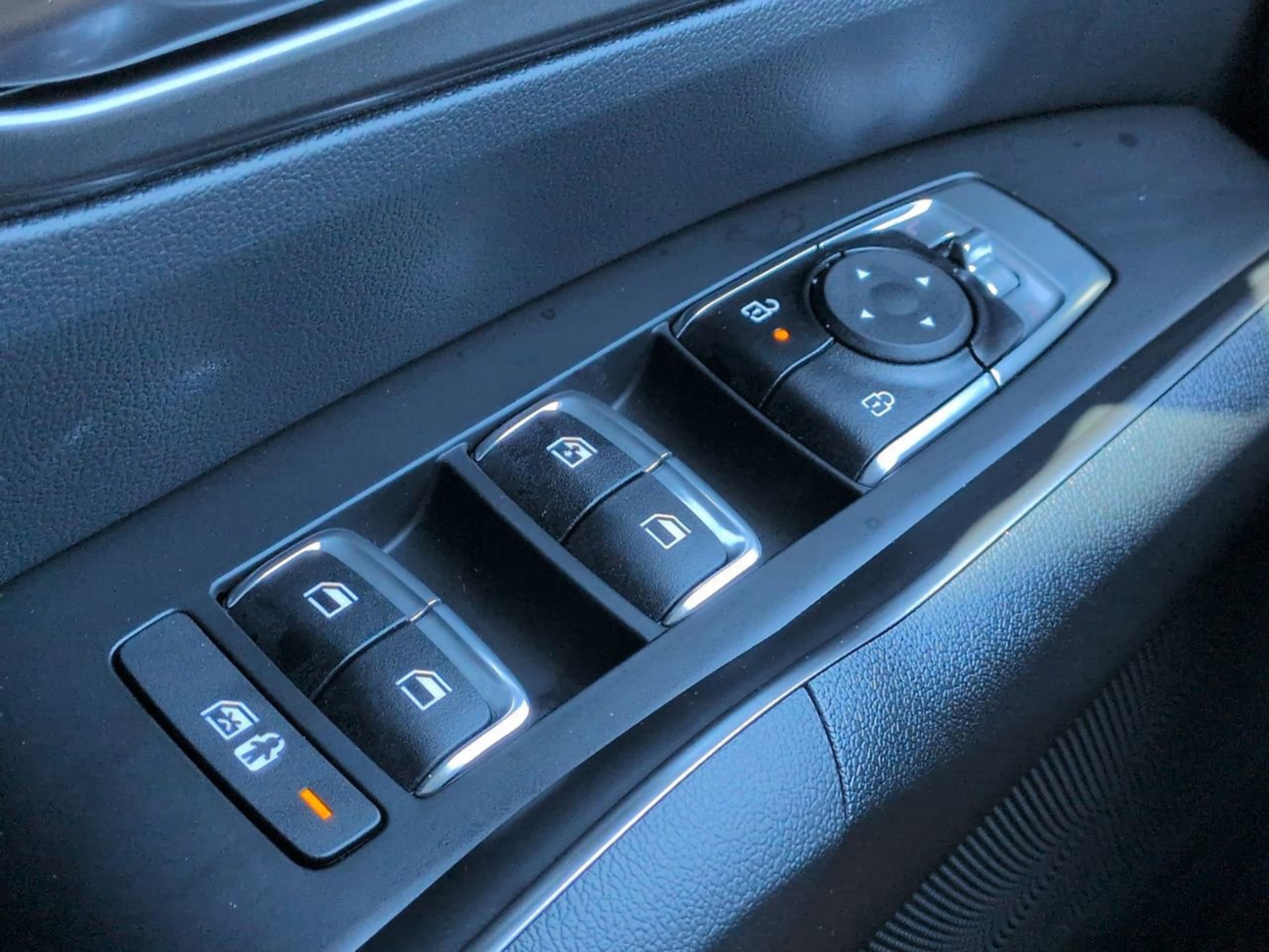 New 2026 Snow White Pearl Kia EX image 22