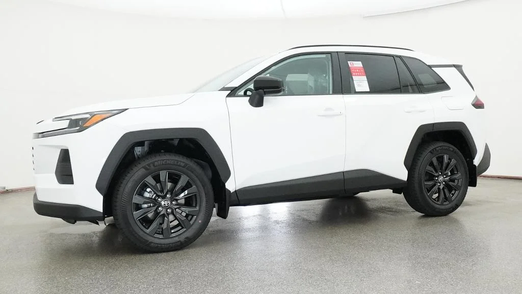 New 2026 Ice Cap Toyota XLE Premium image 4