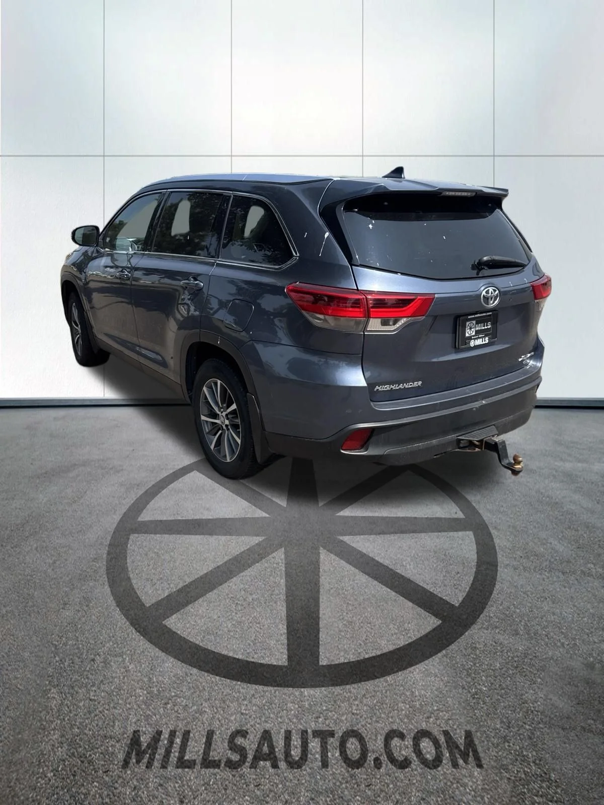 Used 2019 Shoreline Mist Toyota XLE image 6
