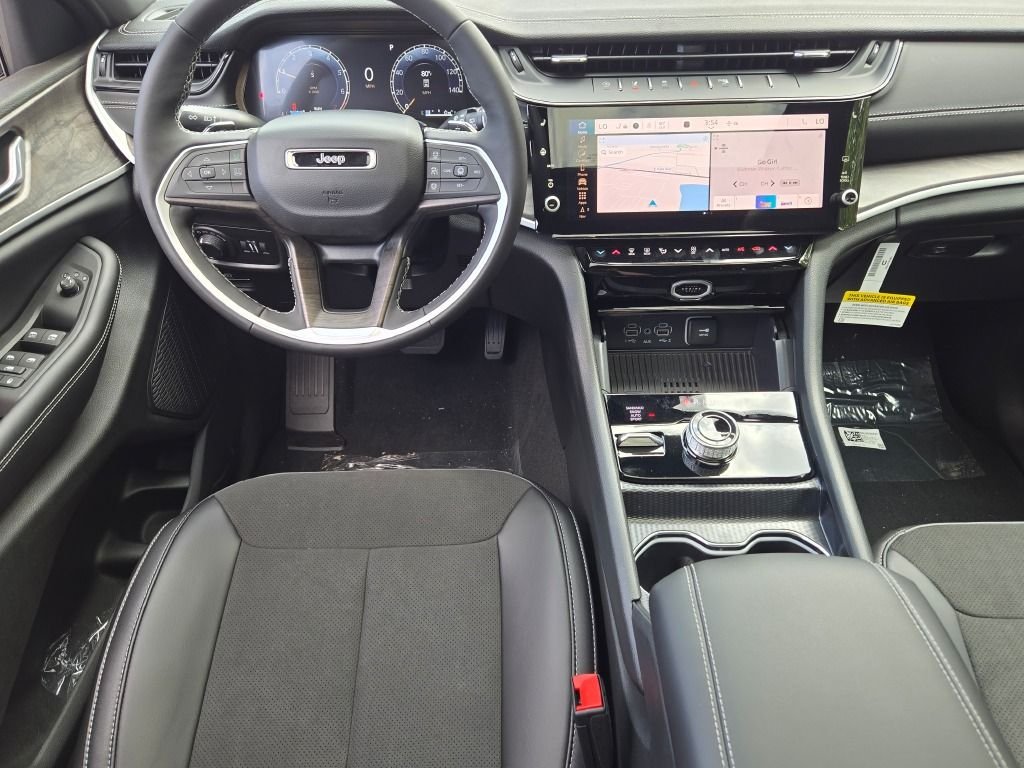 New 2026 Diamond Black Crystal Pearlcoat Jeep Altitude image 2