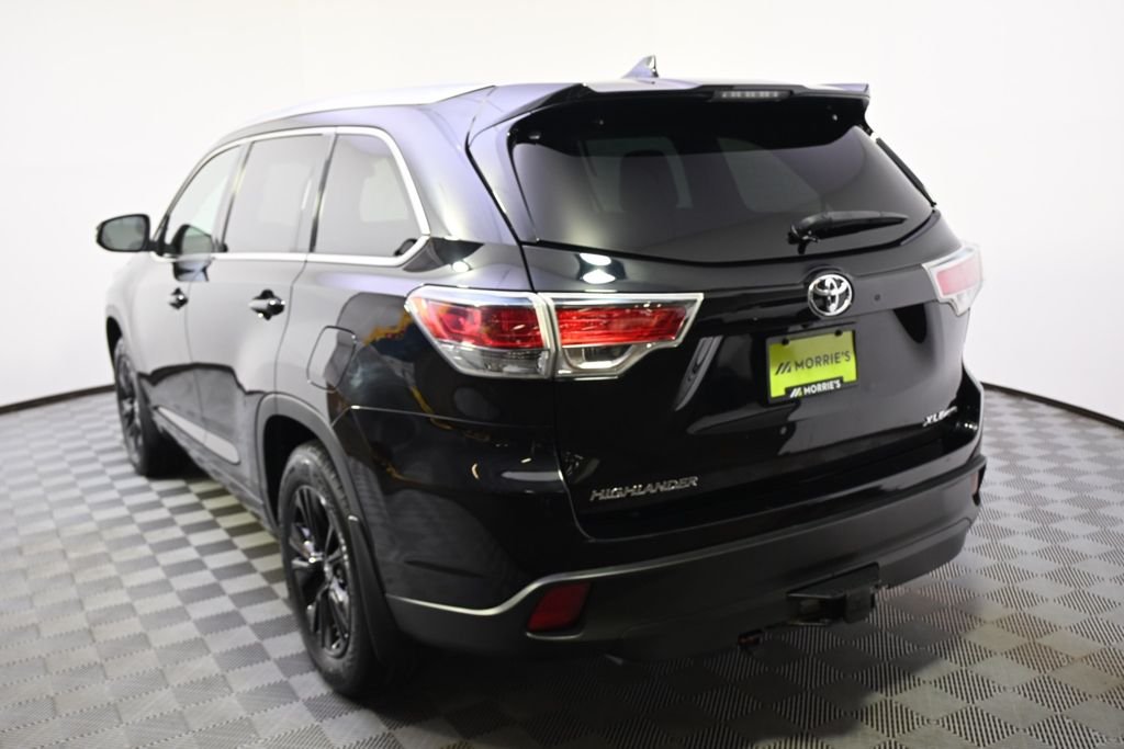 Used 2015 Attitude Black Metallic Toyota XLE V6 image 4