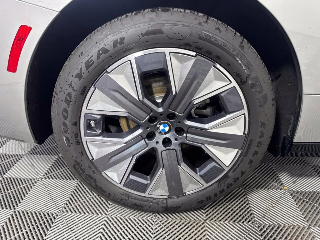 Used 2026 Silver BMW xDrive60 image 12