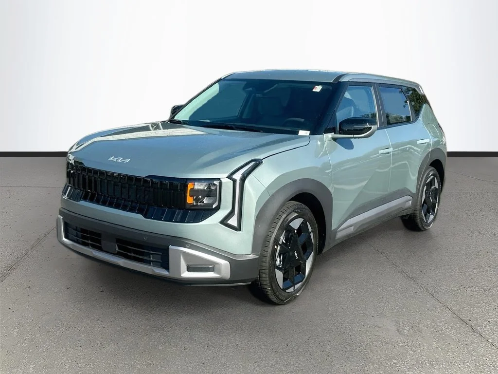 New 2027 Iceberg Green Kia S image 3