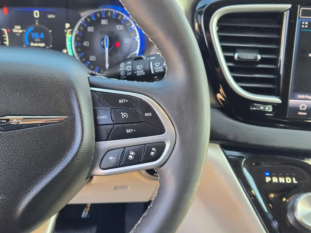 Used 2024 Silver Chrysler Touring L image 29