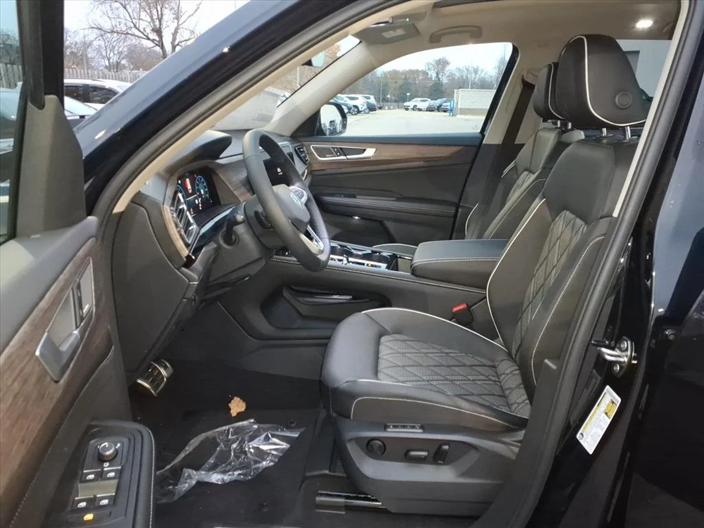 New 2026 Deep Black Pearl Volkswagen 2.0T SEL PREMIUM R-LINE 4 image 17