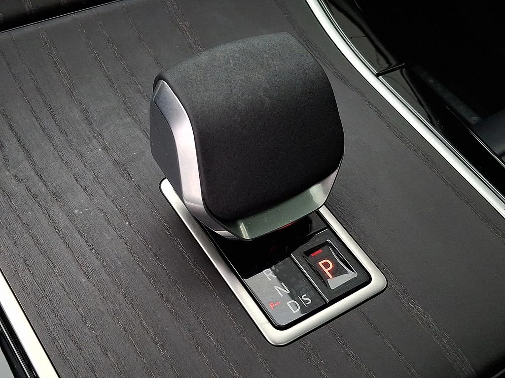 Certified Used 2026  Land Rover Dynamic SE image 20