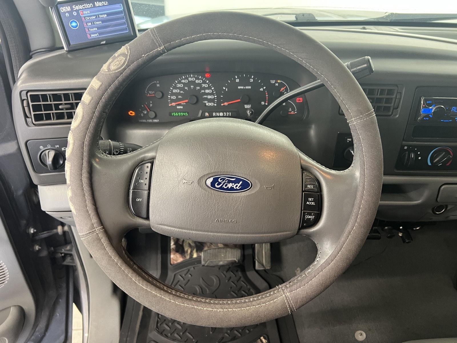 Used 2004 Gray Ford XL image 16