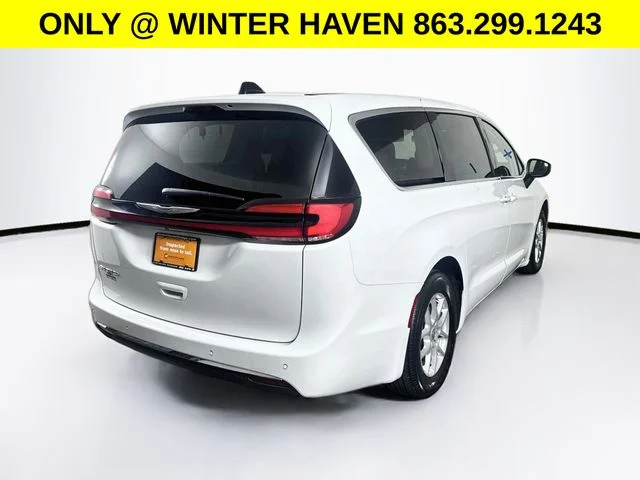 Used 2023 White Chrysler Touring L image 7