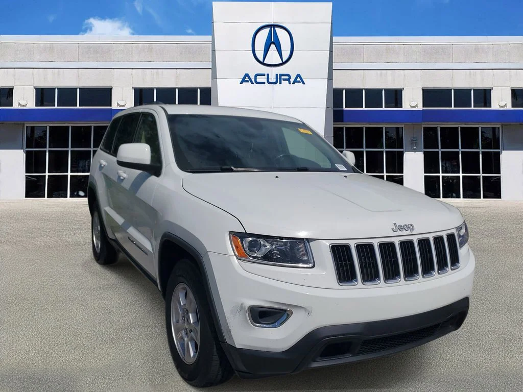 Used 2016 White/off-white Jeep Laredo image 1