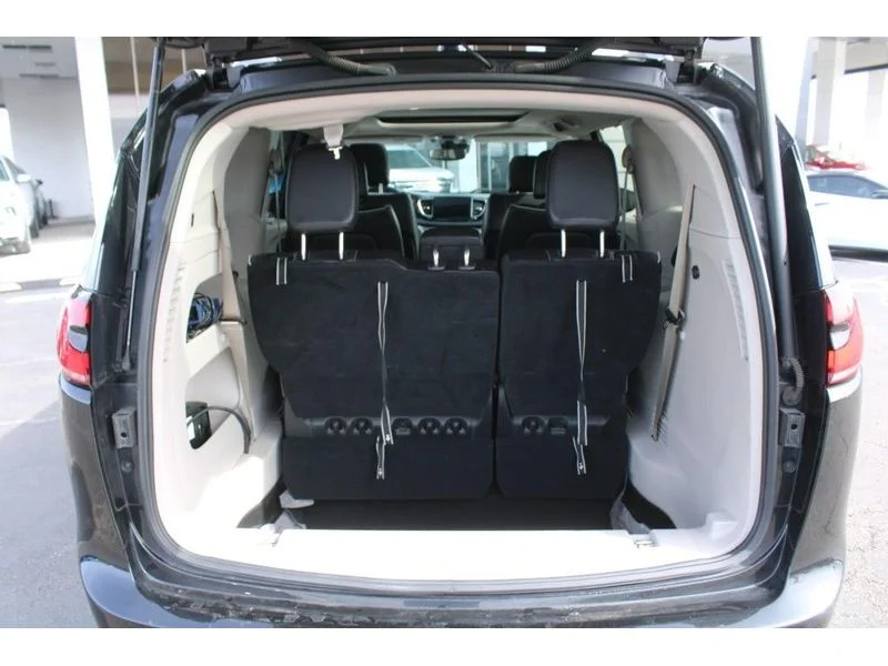 Used 2023 Brilliant Black Crystal Pearlcoat Chrysler Limited image 6