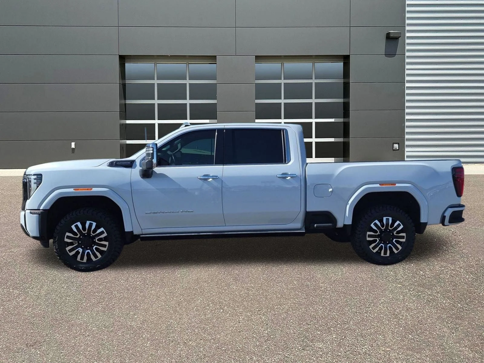 Used 2026 White Frost Tricoat GMC Denali Ultimate image 9