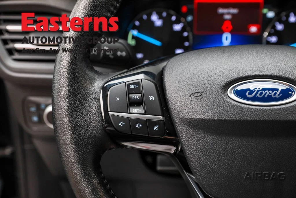 Used 2021 Blue Ford SEL image 15