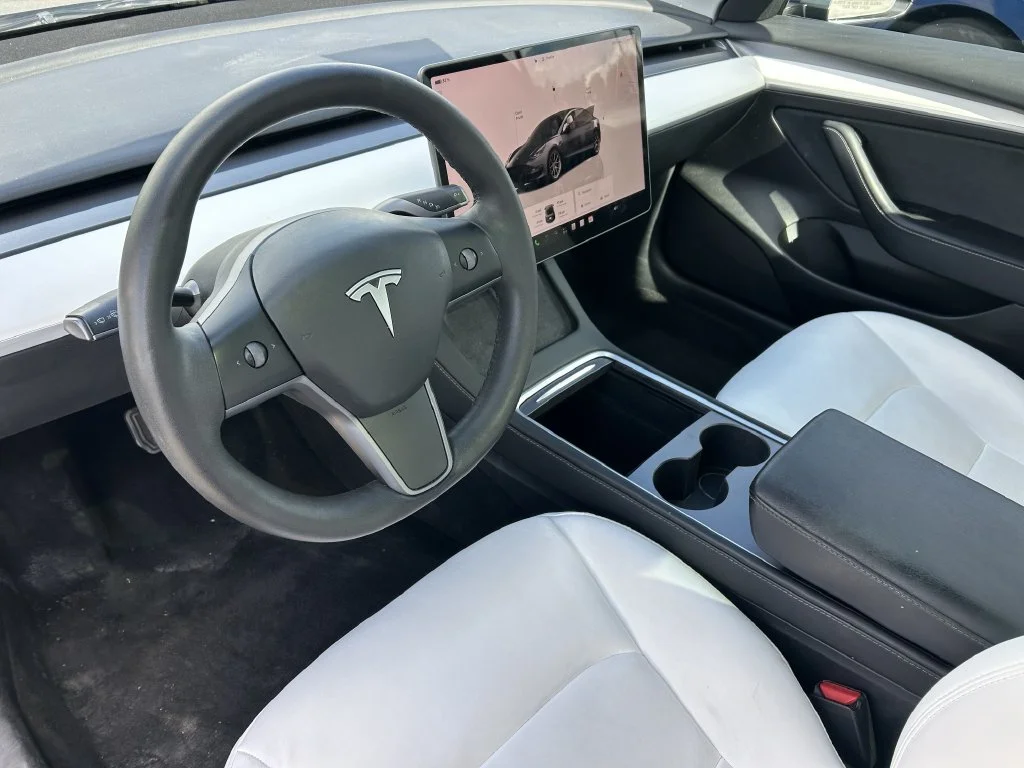 Used 2023  Tesla Base image 23