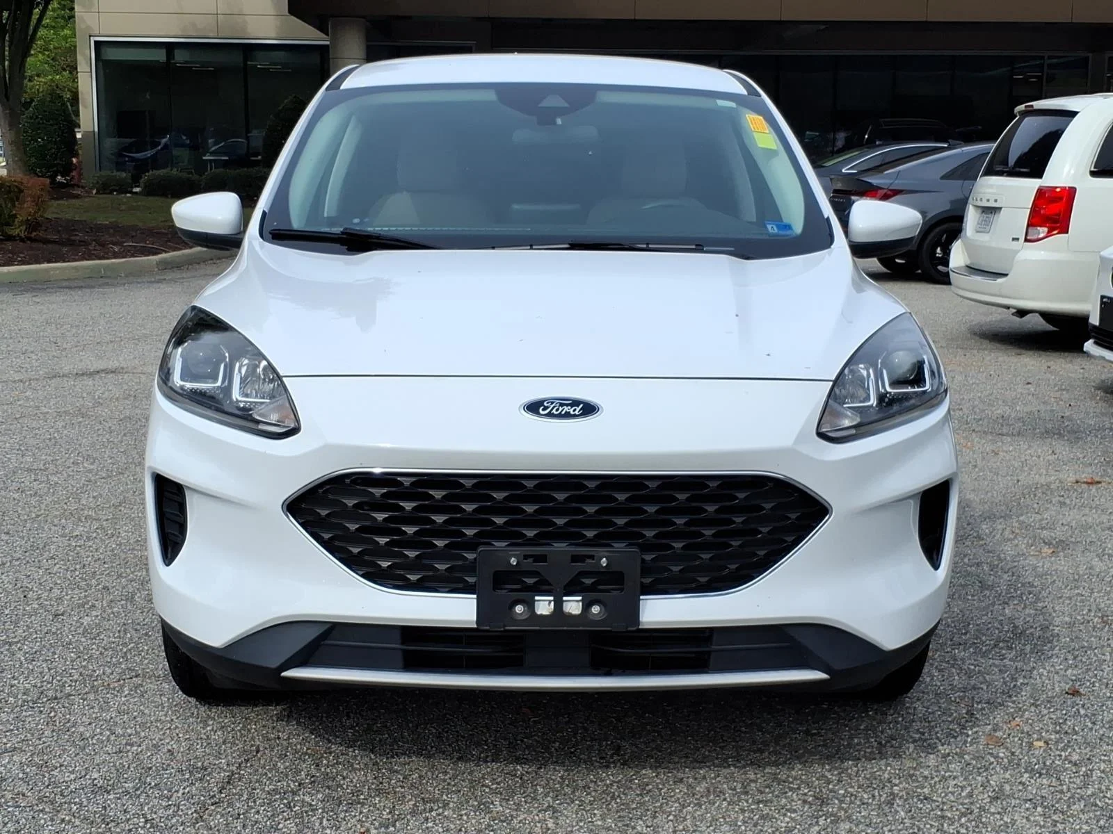 Used 2021 Oxford White Ford SE image 2