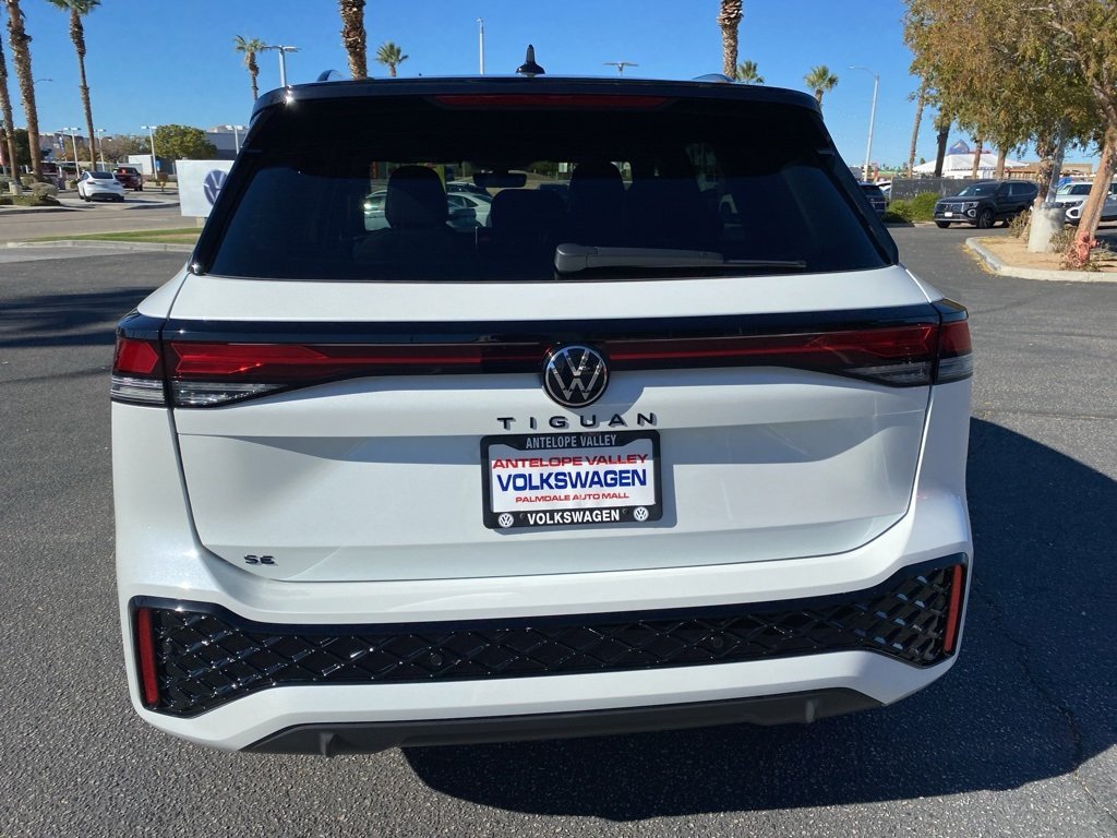 2026 Volkswagen Tiguan SE R-Line Black photo 3